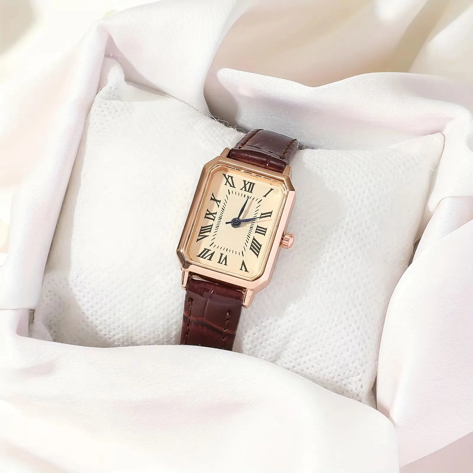 Women's Minimalist Leather Quartz Wrist Watch