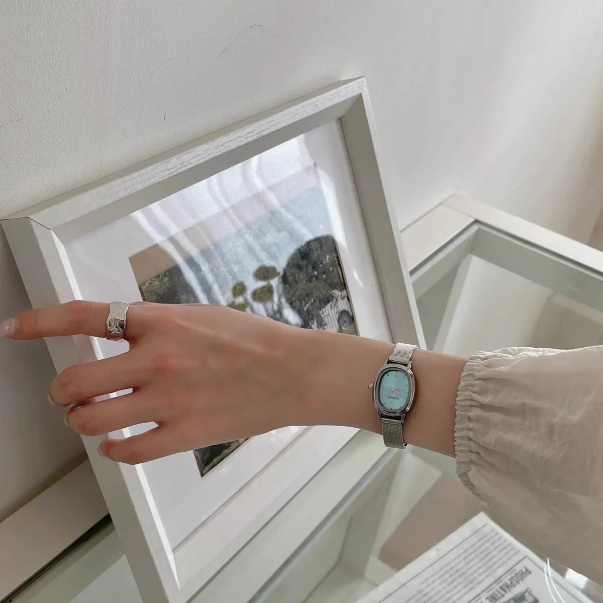 Women's Minimalist Sleek Wrist Watch