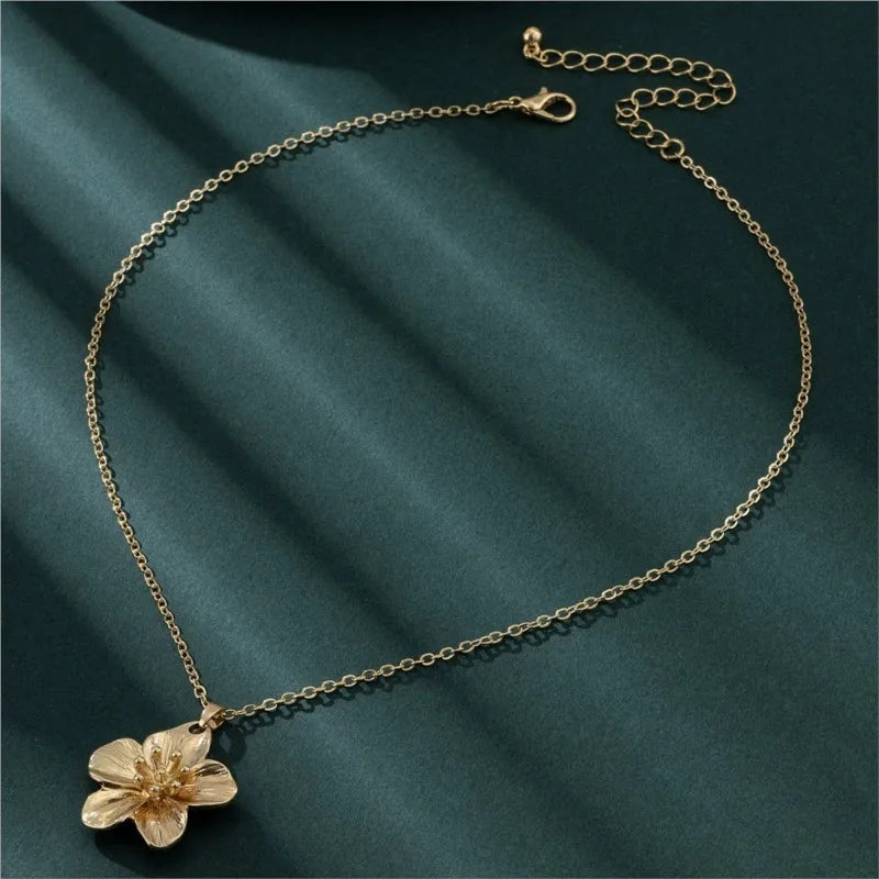 Women's Golden Rose Pendant Necklace